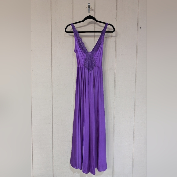 Olga Bodysilk Purple Full Sweep Nightgown Lingerie - Picture 4 of 13